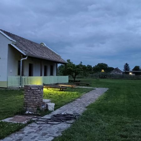 Villa Diiva Curug Exterior photo