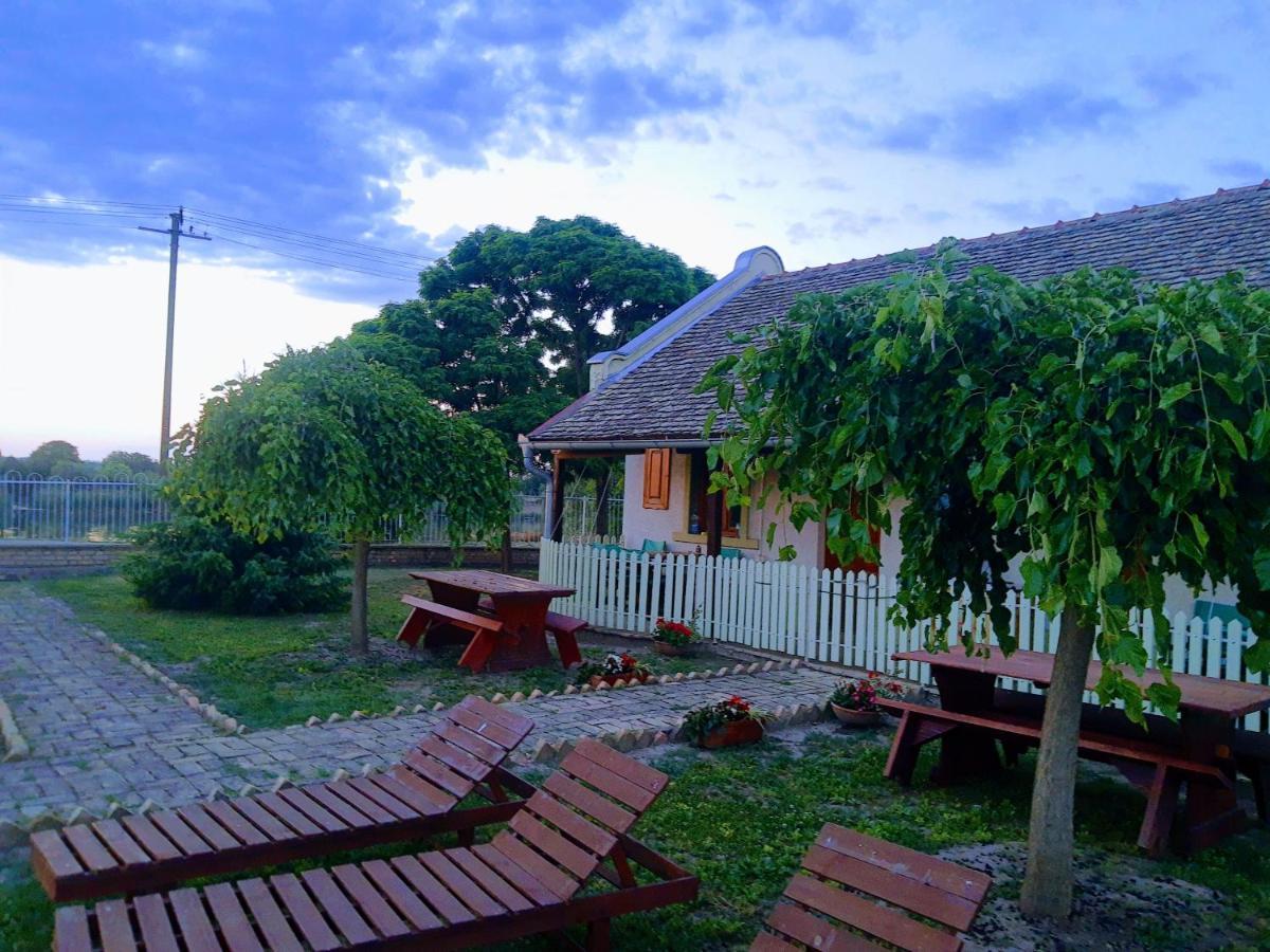 Villa Diiva Curug Exterior photo