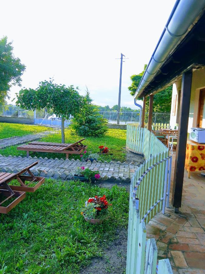 Villa Diiva Curug Exterior photo